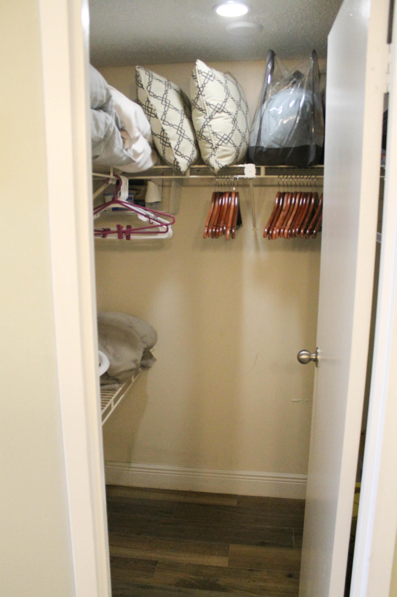 LAKESHORE CLUB CONDO - Residential Lease