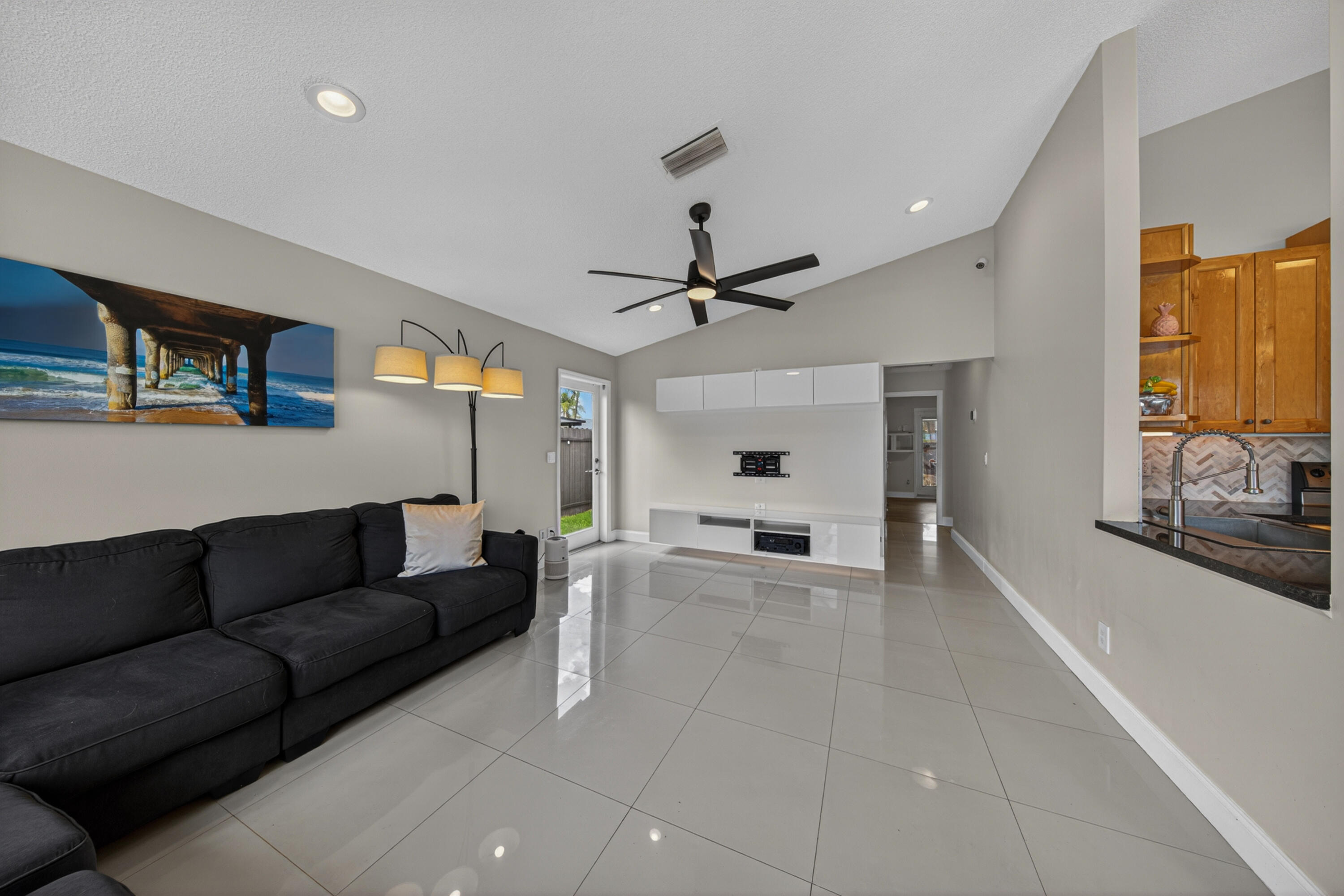 FAMILY HOMES - Residential