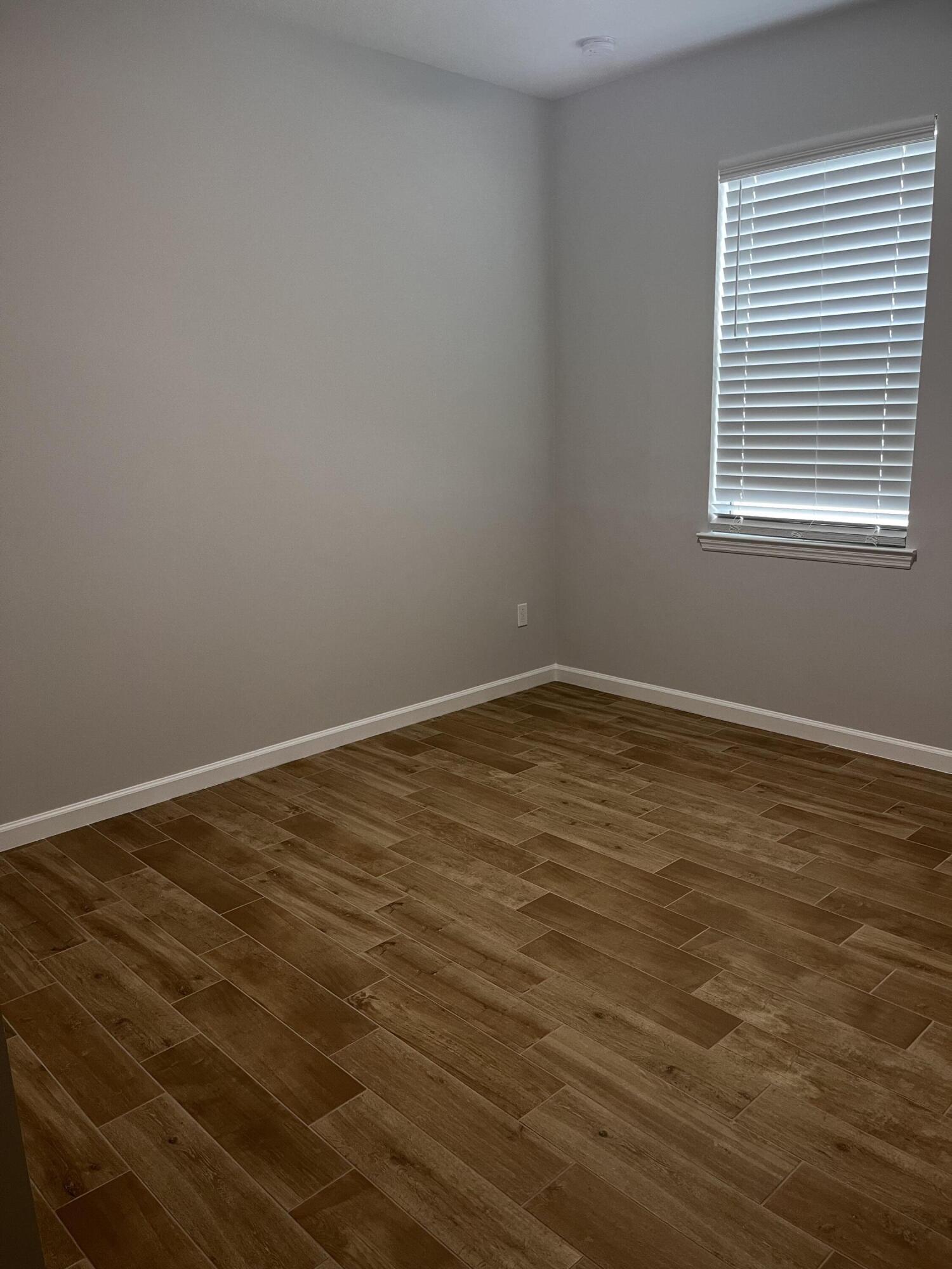 HARBOR ISLE PHASE 1 - Residential Lease