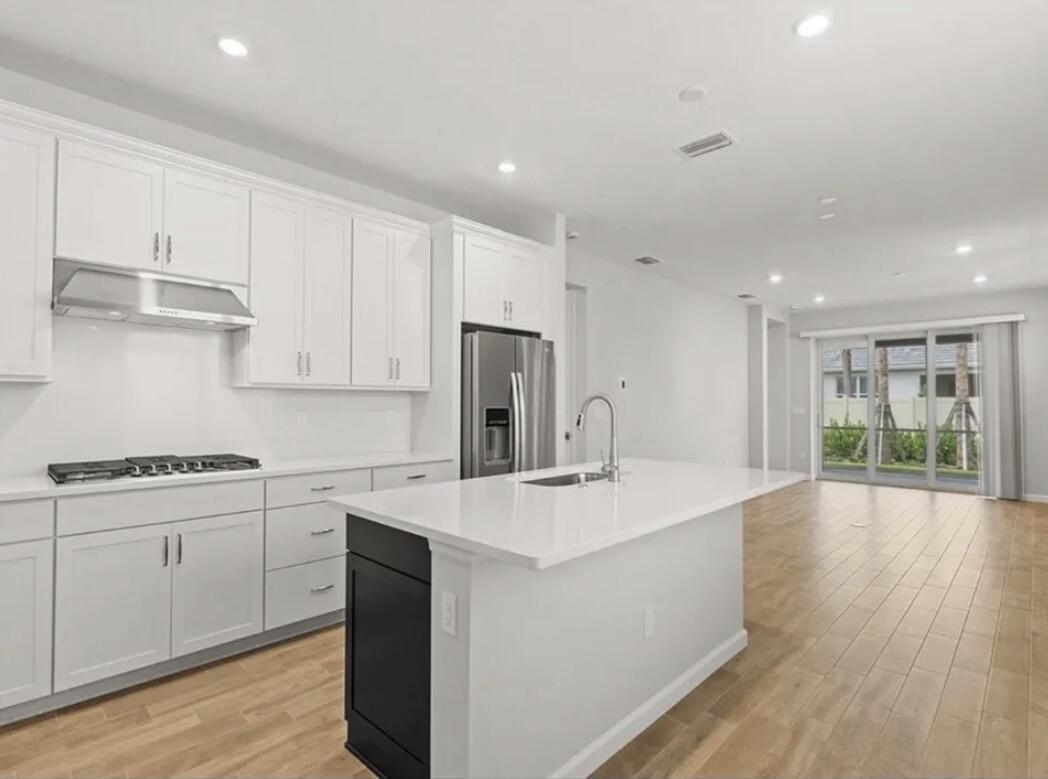 HARBOR ISLE PHASE 1 - Residential Lease