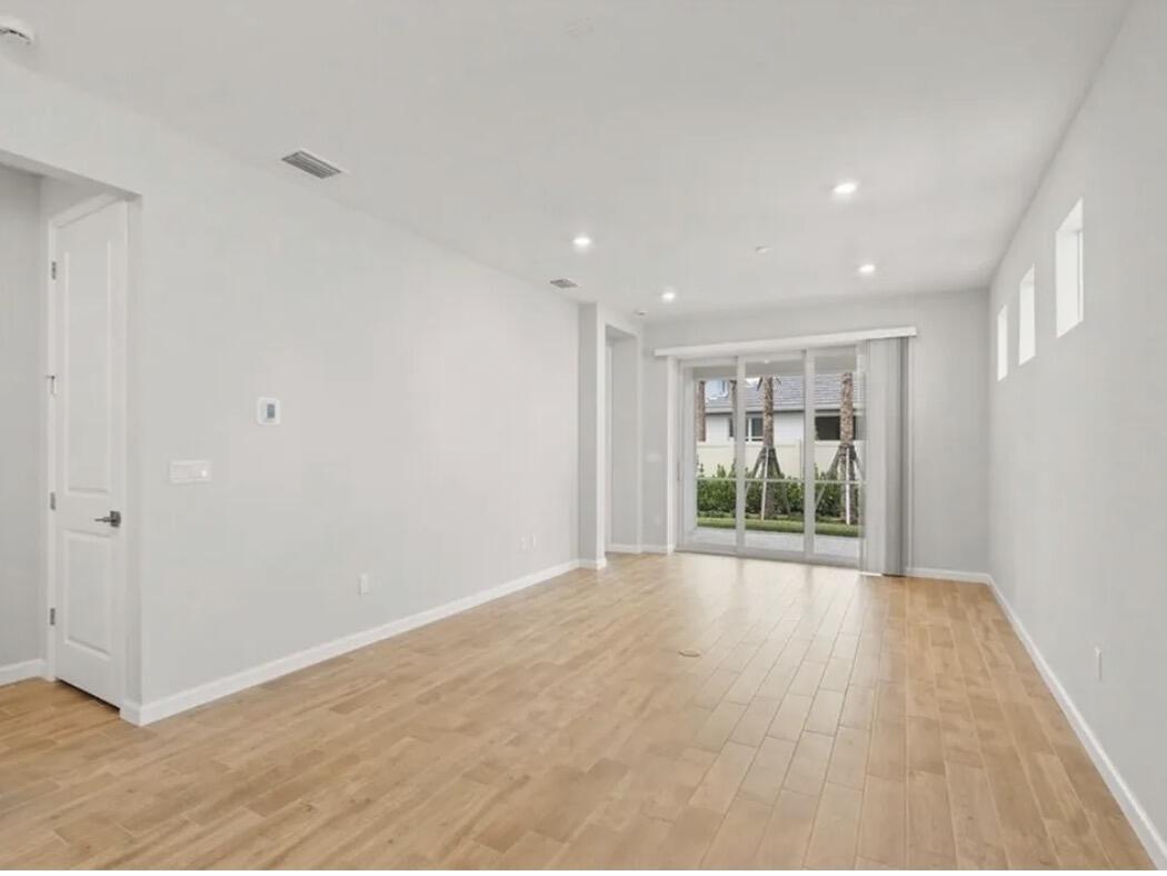 HARBOR ISLE PHASE 1 - Residential Lease