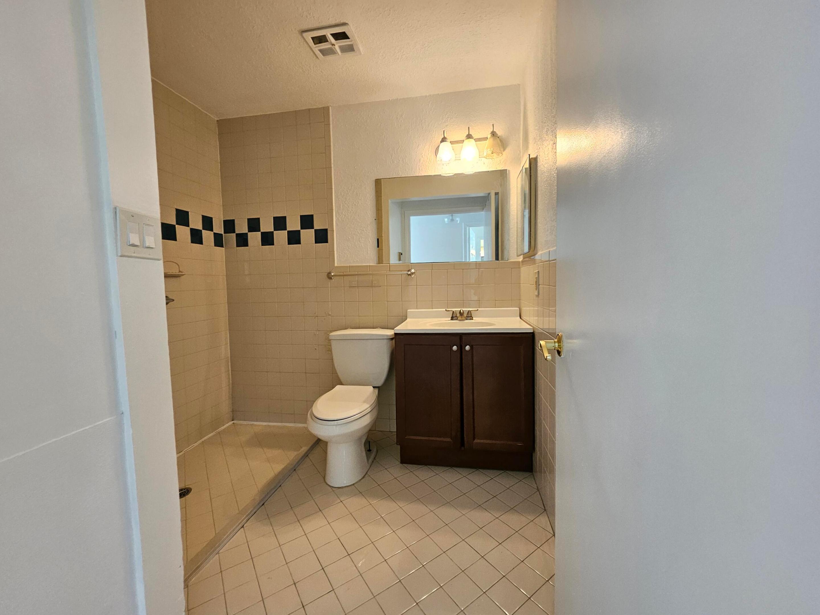 LAUDERDALE WEST CONDO NO IV - Residential
