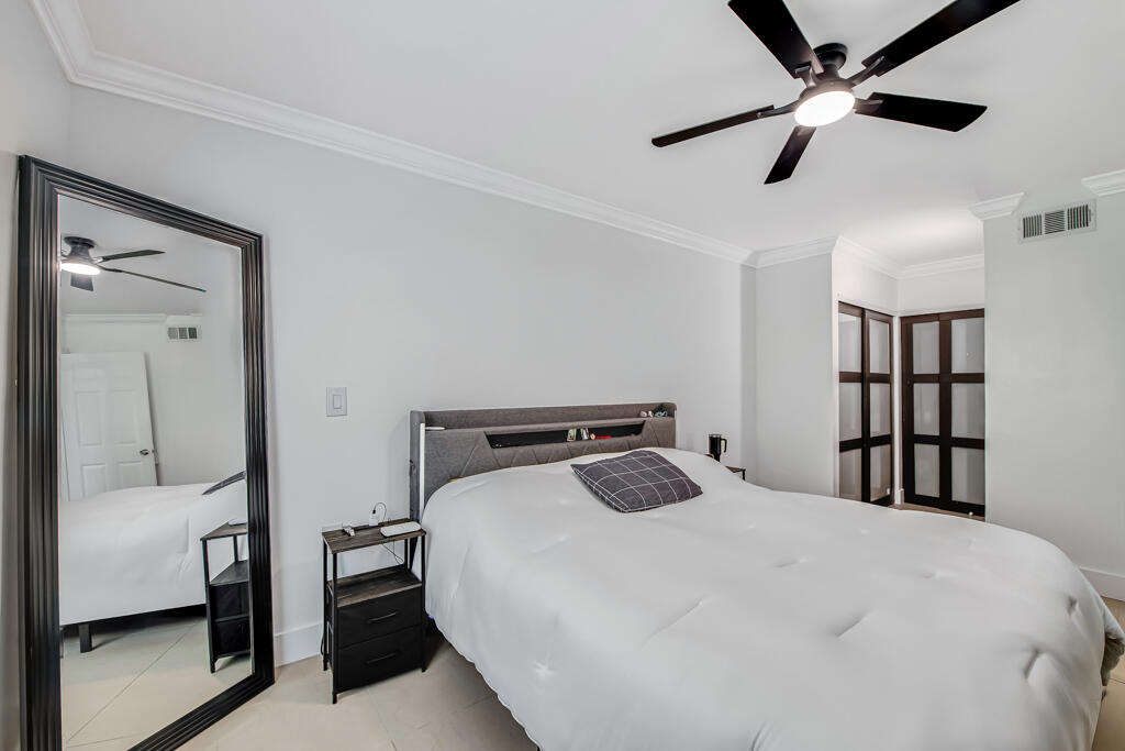 LAURELS AT SHERWOOD CONDO - Residential