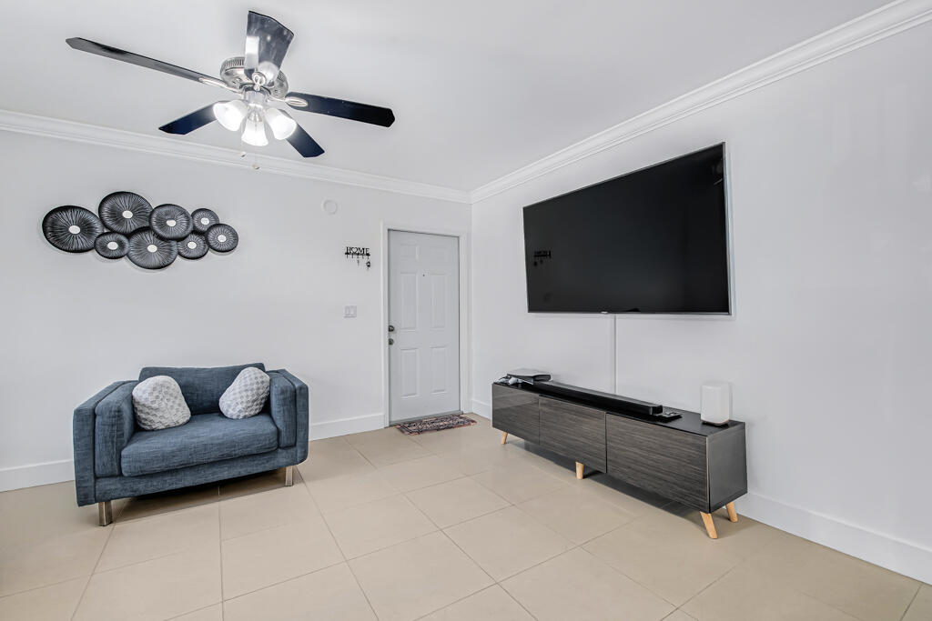 LAURELS AT SHERWOOD CONDO - Residential