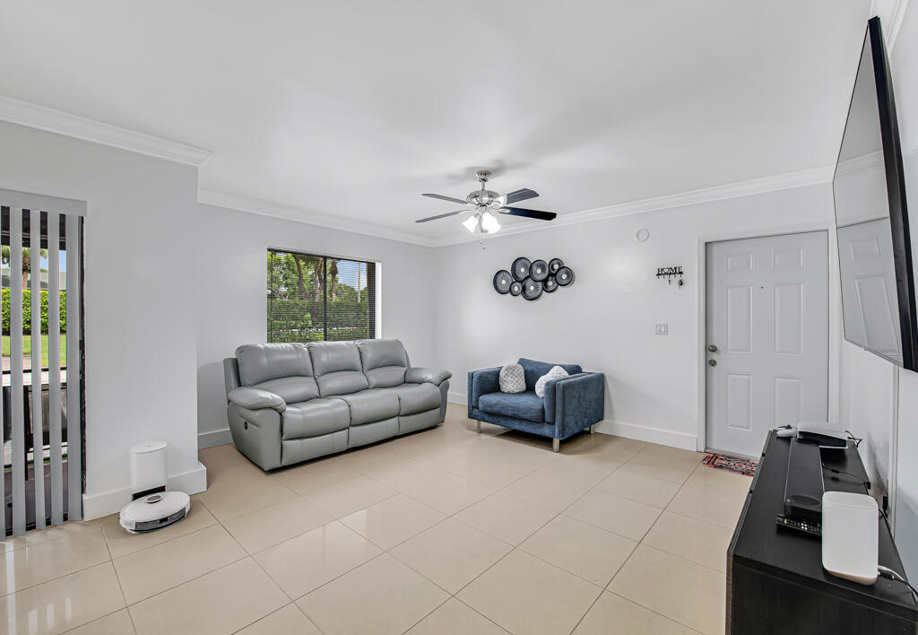 LAURELS AT SHERWOOD CONDO - Residential