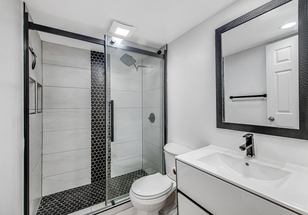 LAURELS AT SHERWOOD CONDO - Residential