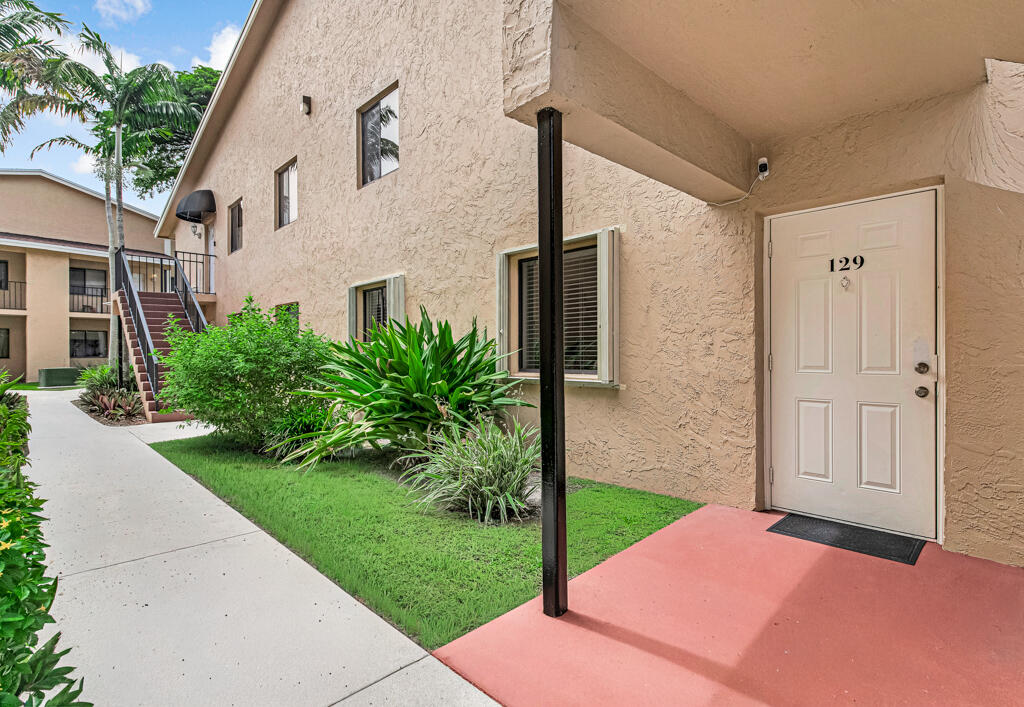 LAURELS AT SHERWOOD CONDO - Residential
