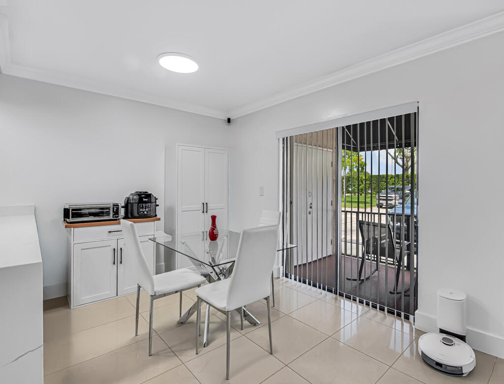 LAURELS AT SHERWOOD CONDO - Residential