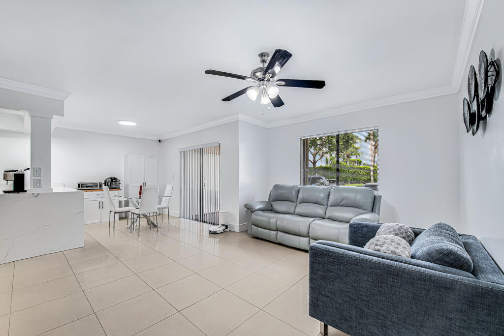 LAURELS AT SHERWOOD CONDO - Residential