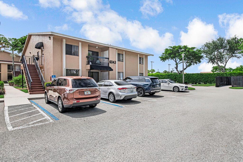LAURELS AT SHERWOOD CONDO - Residential
