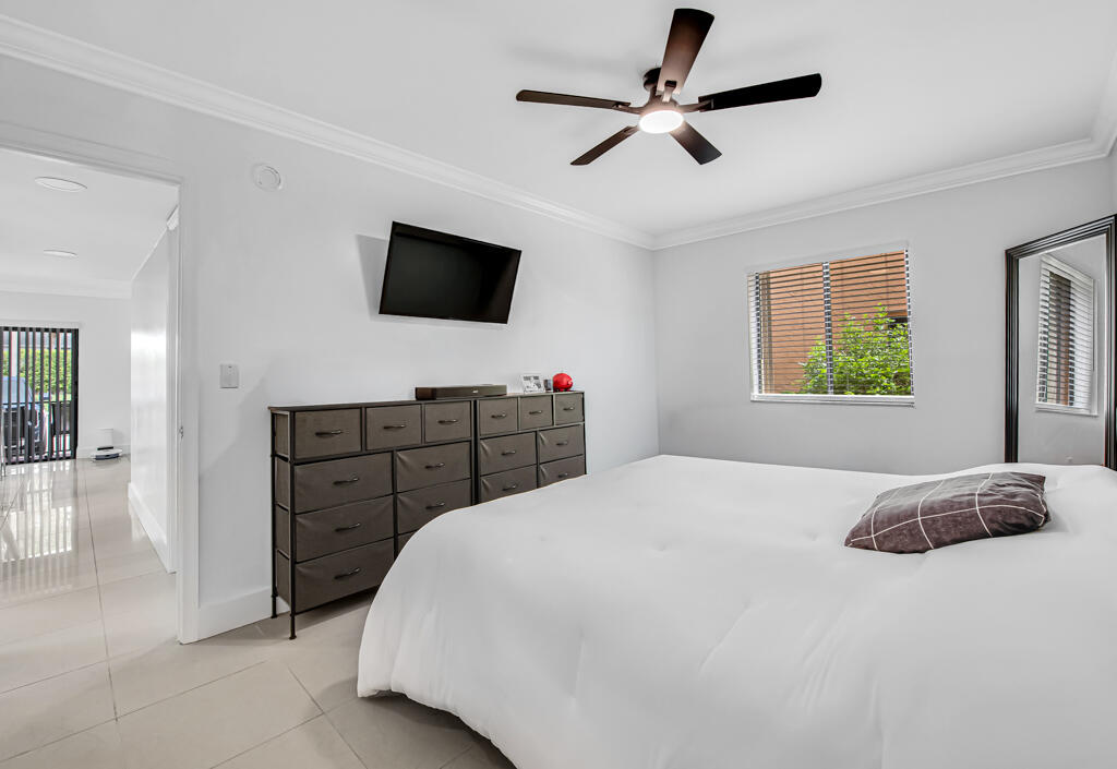 LAURELS AT SHERWOOD CONDO - Residential