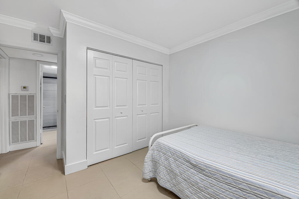 LAURELS AT SHERWOOD CONDO - Residential