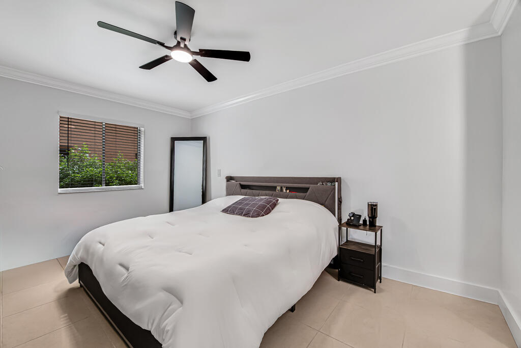 LAURELS AT SHERWOOD CONDO - Residential