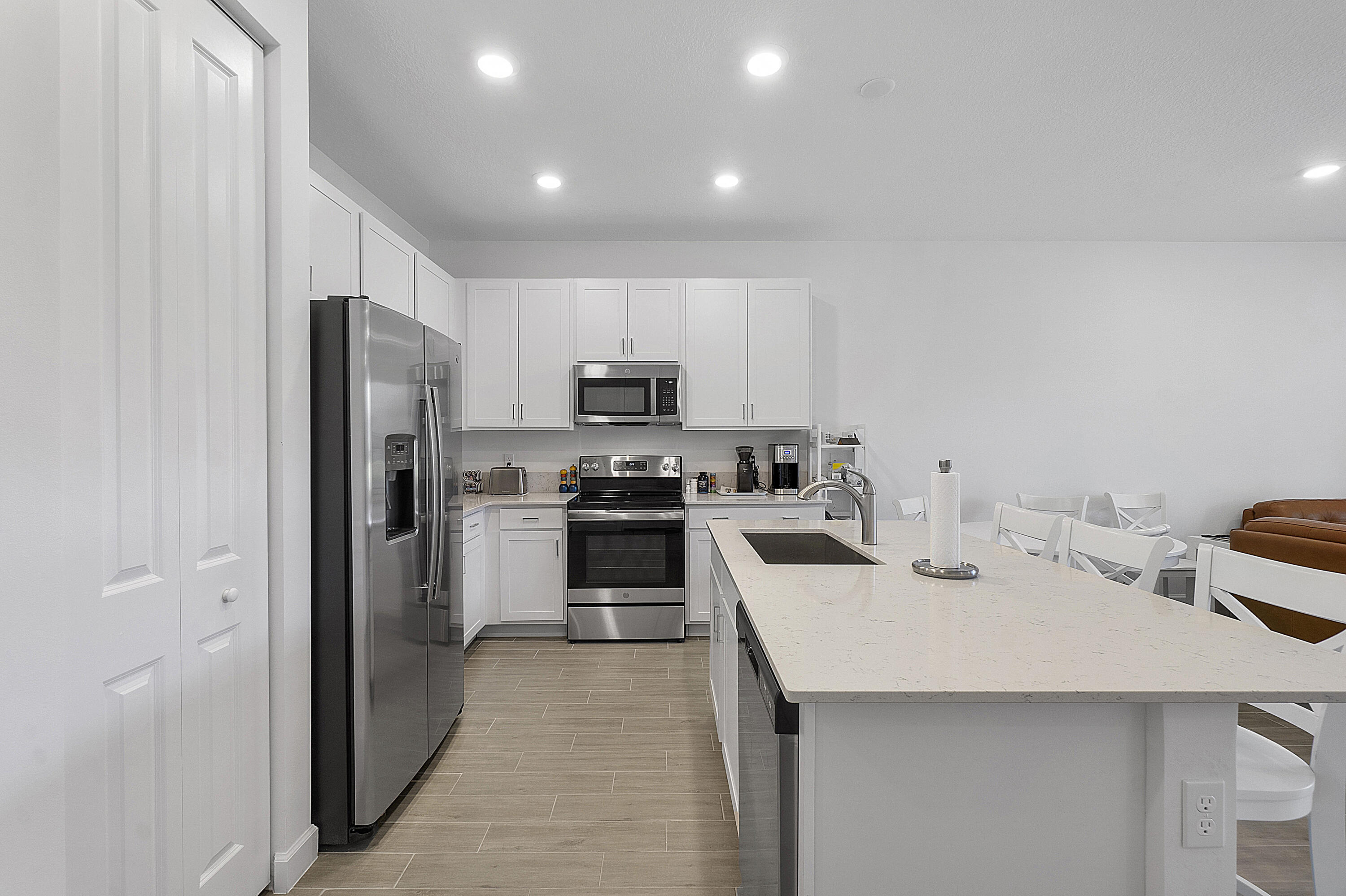 AVALON TRAILS AT VILLAGES OF ORIOLE PUD - Residential Lease