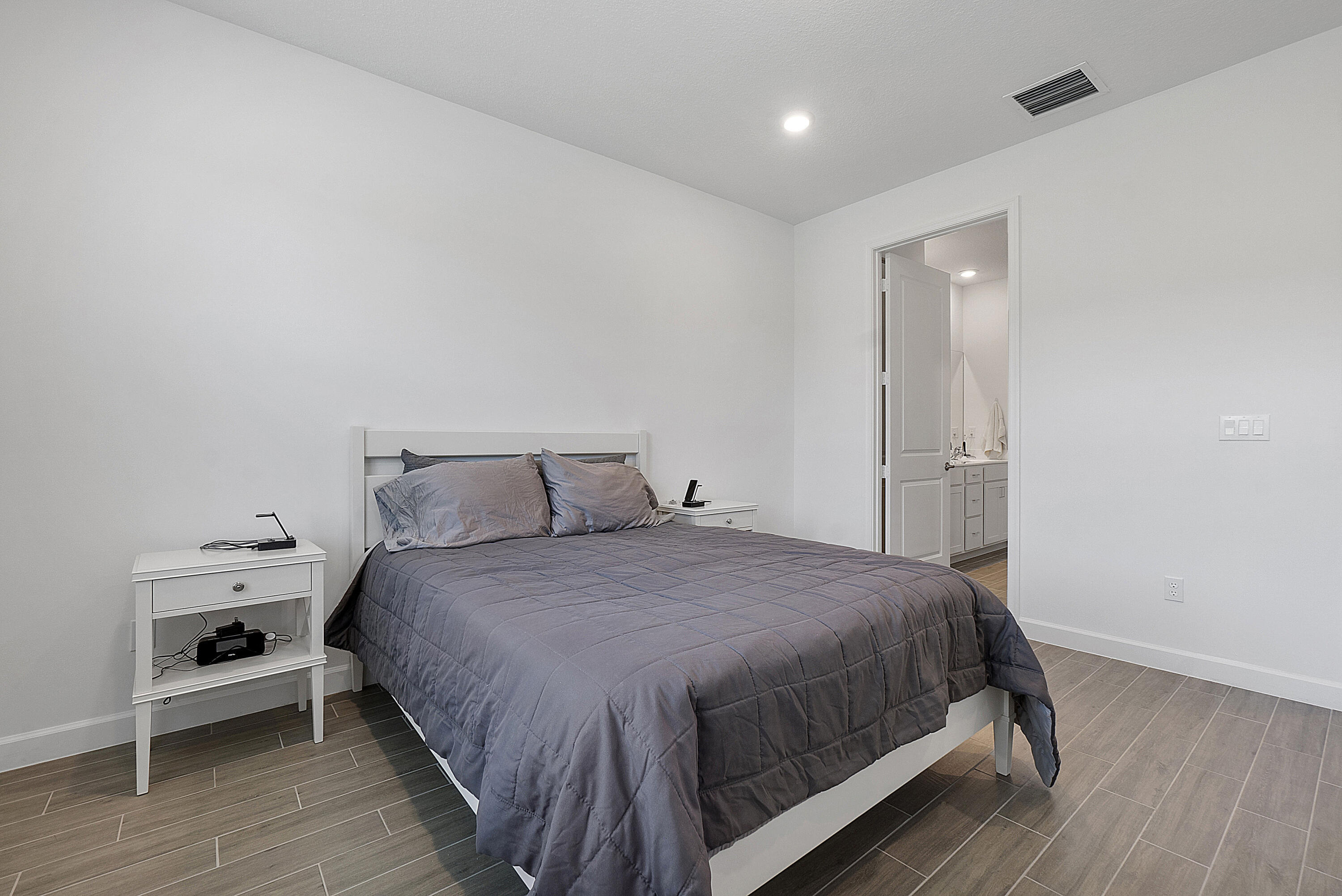 AVALON TRAILS AT VILLAGES OF ORIOLE PUD - Residential Lease