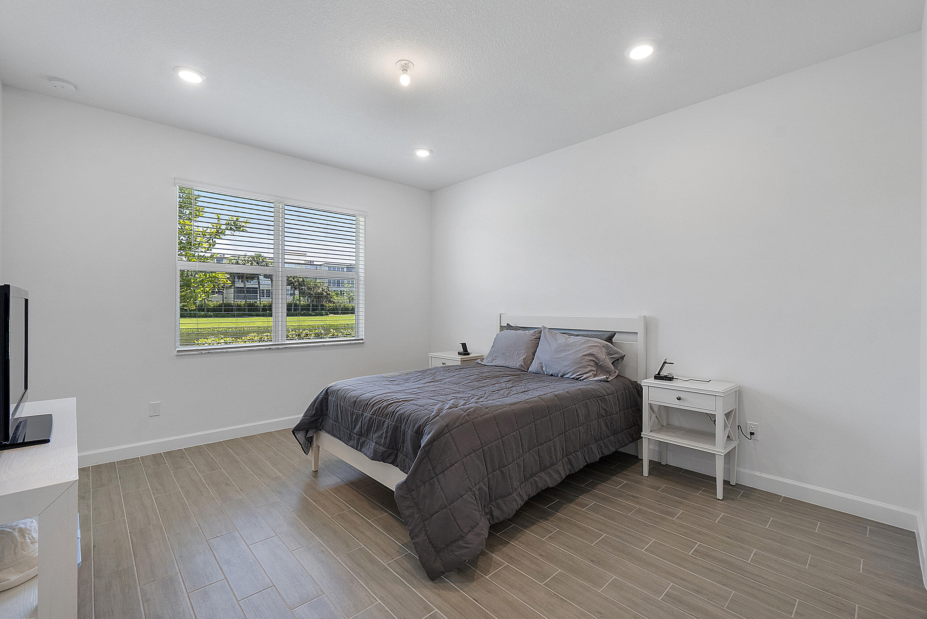 AVALON TRAILS AT VILLAGES OF ORIOLE PUD - Residential Lease