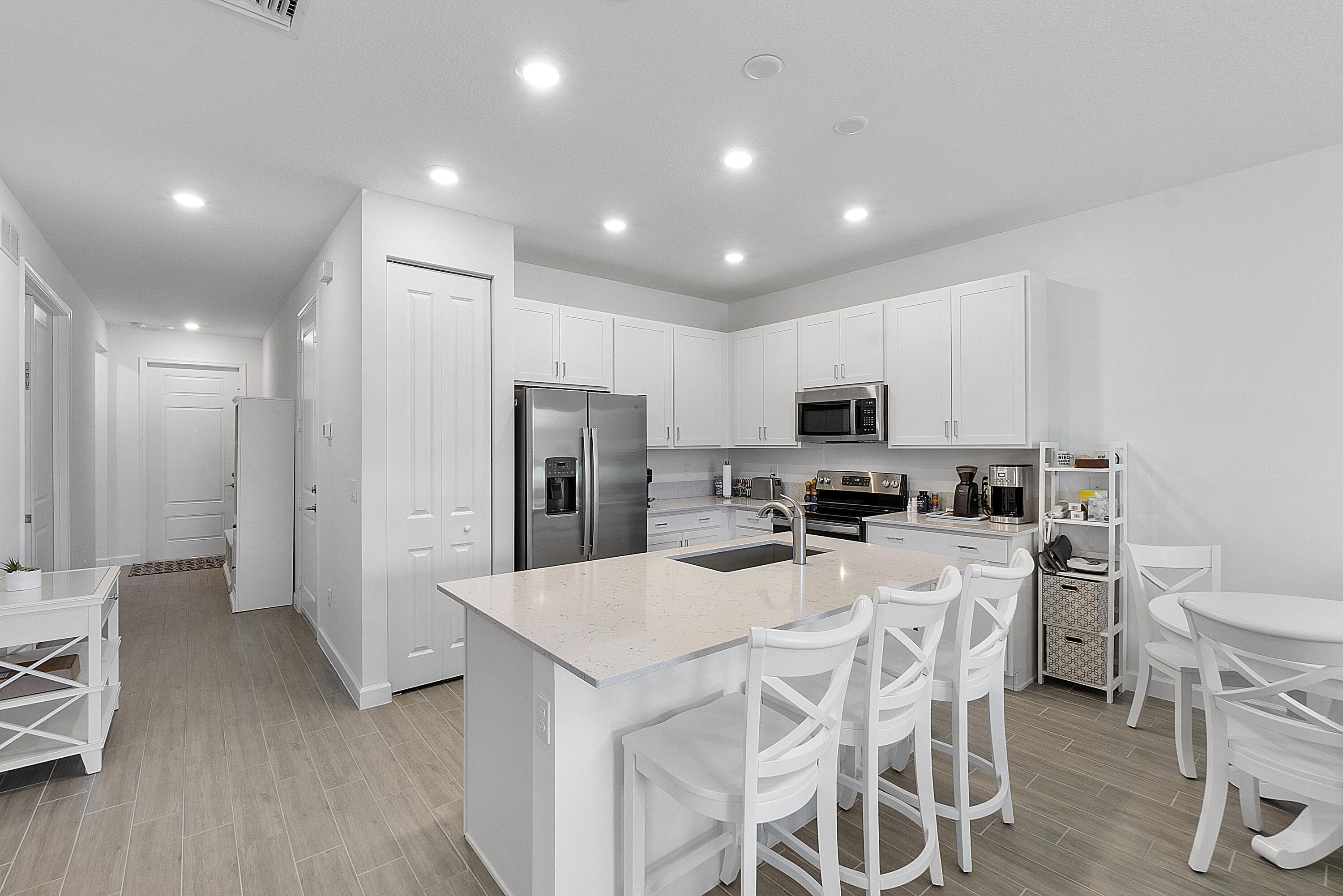 AVALON TRAILS AT VILLAGES OF ORIOLE PUD - Residential Lease