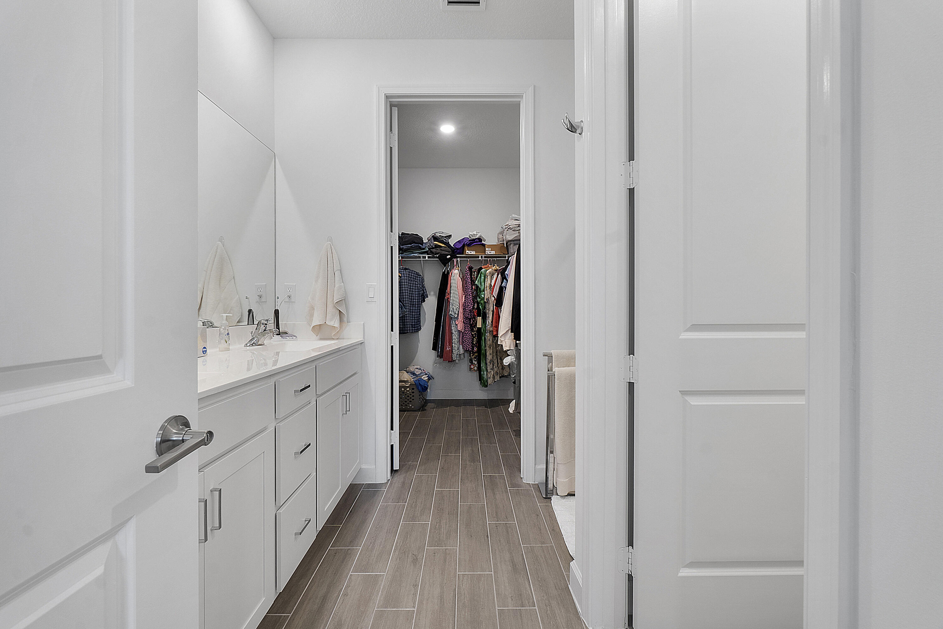 AVALON TRAILS AT VILLAGES OF ORIOLE PUD - Residential Lease