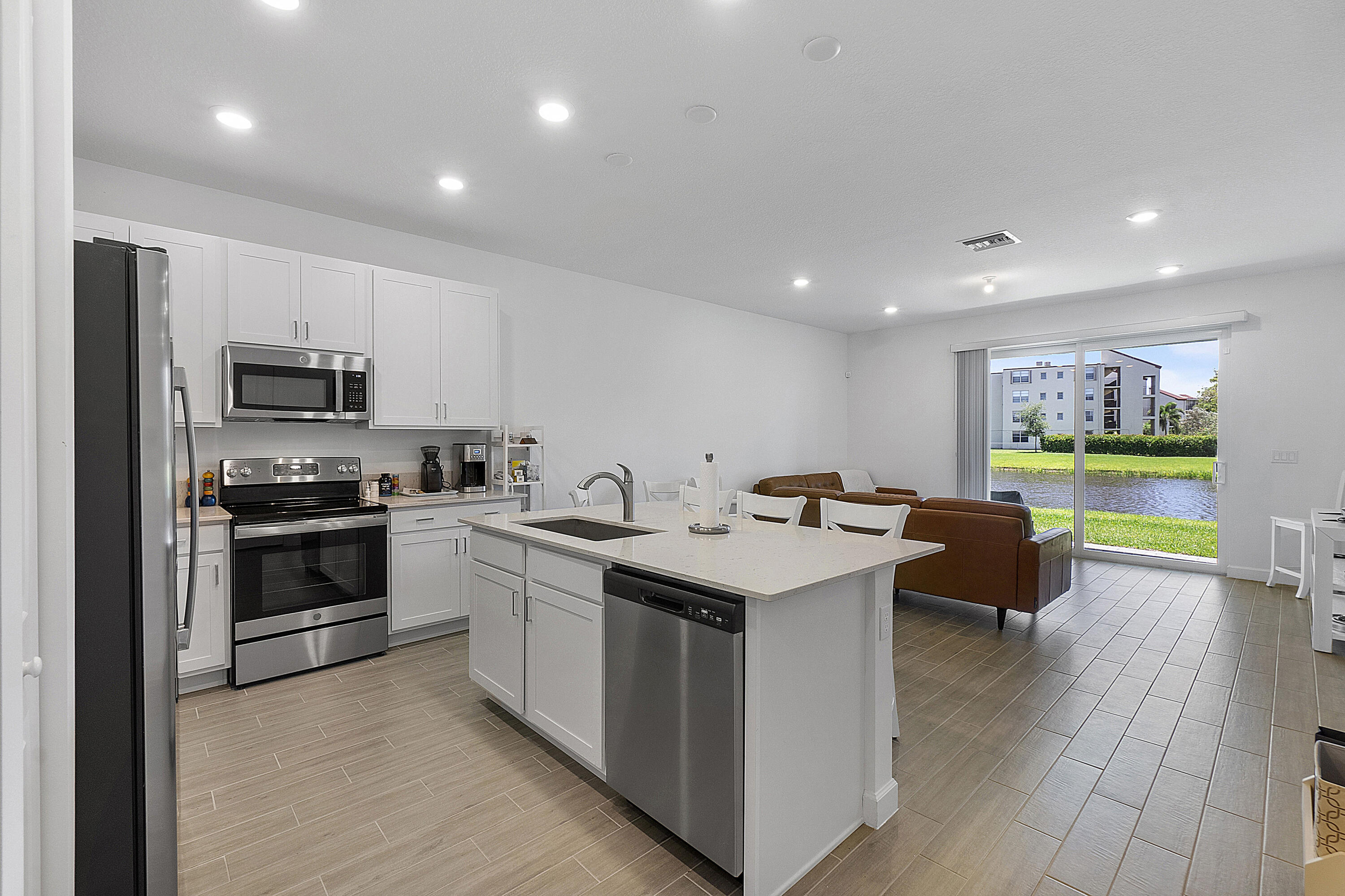 AVALON TRAILS AT VILLAGES OF ORIOLE PUD - Residential Lease