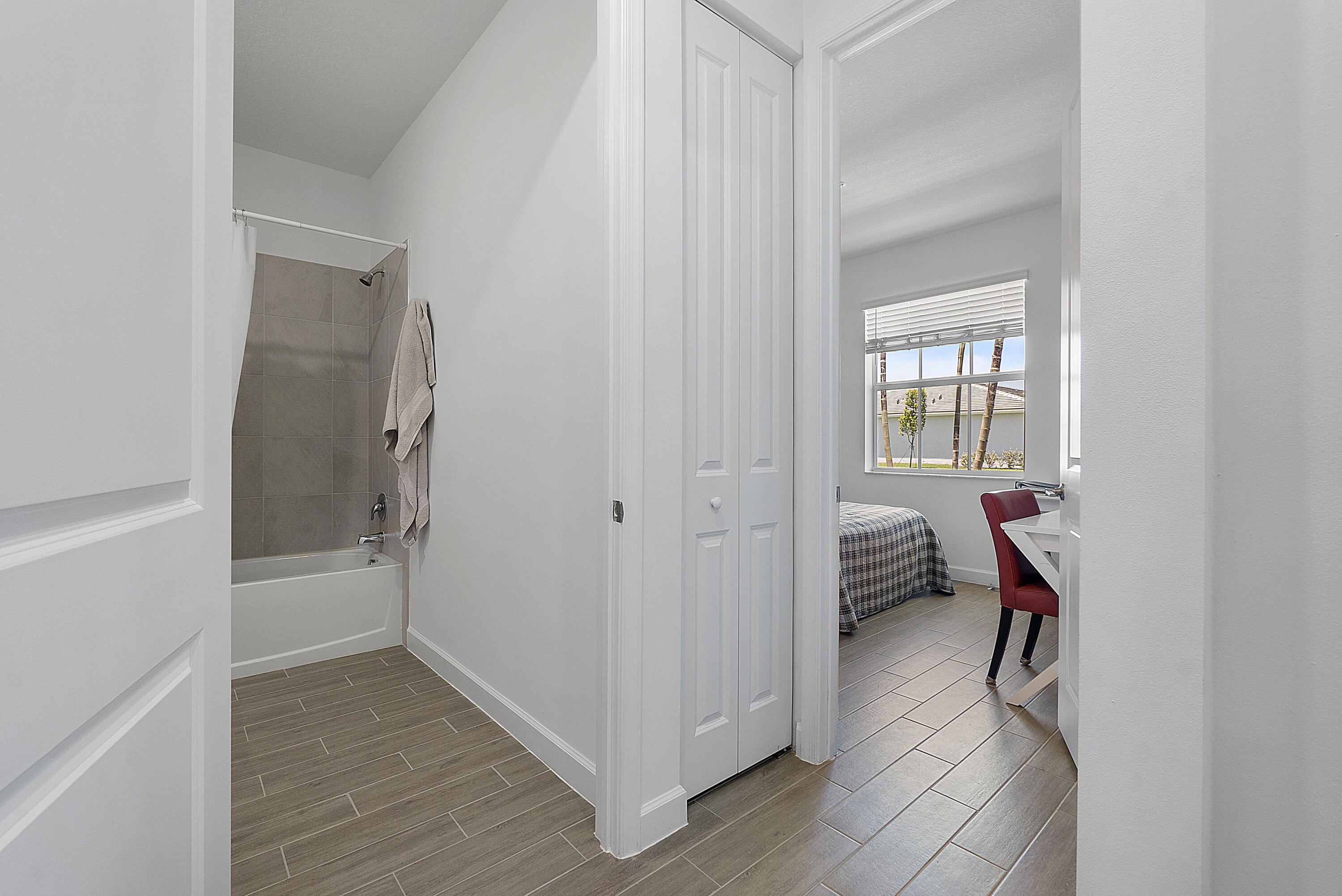 AVALON TRAILS AT VILLAGES OF ORIOLE PUD - Residential Lease