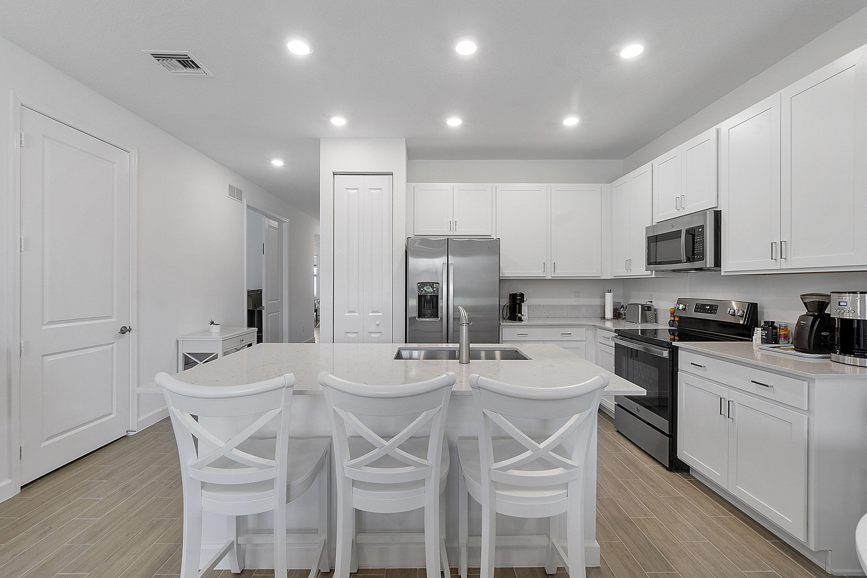 AVALON TRAILS AT VILLAGES OF ORIOLE PUD - Residential Lease