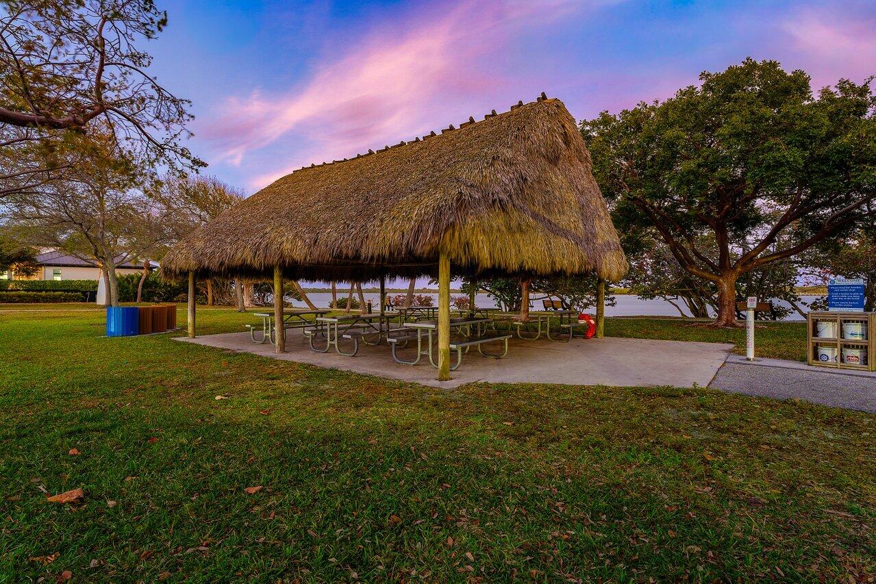 YACHT CLUB - Residential