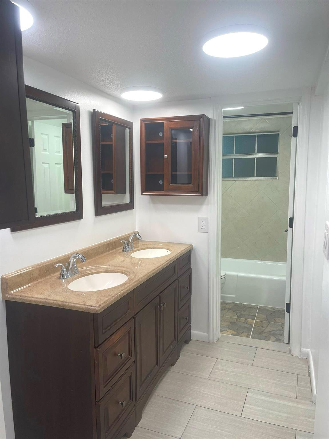 EMERALD CONDO - Residential