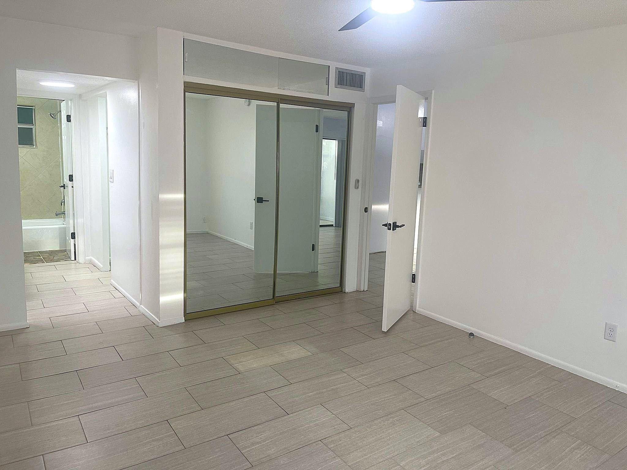 EMERALD CONDO - Residential