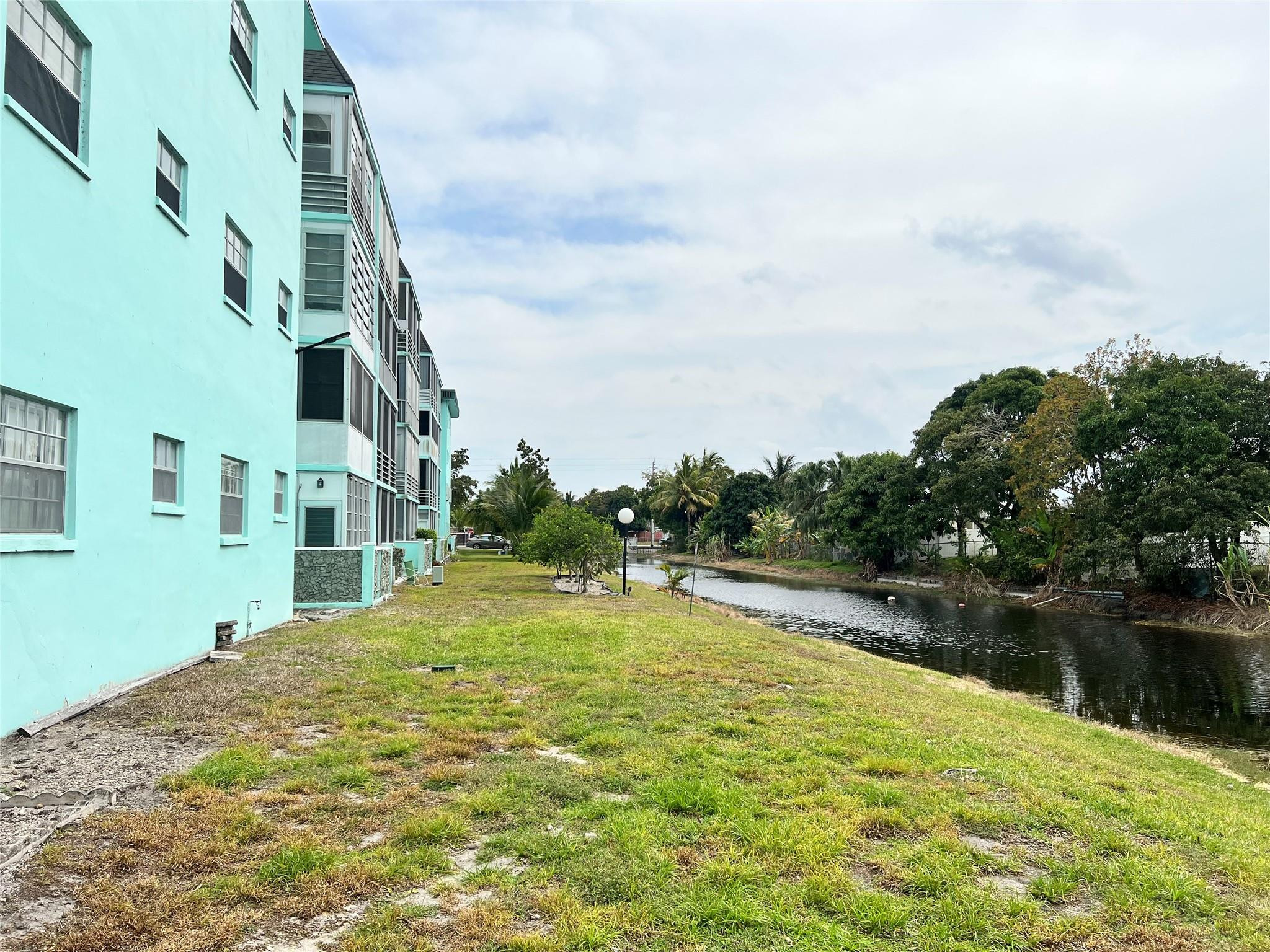 EMERALD CONDO - Residential