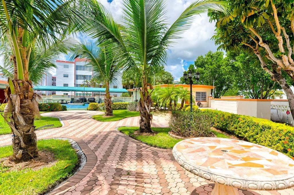 EMERALD CONDO - Residential