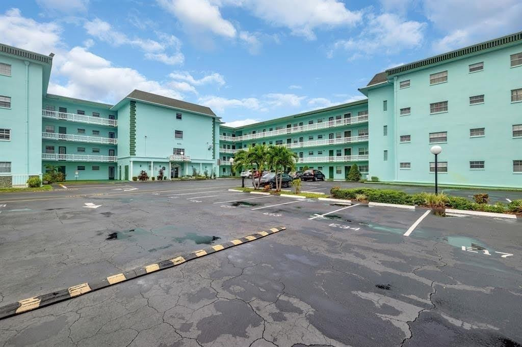 EMERALD CONDO - Residential