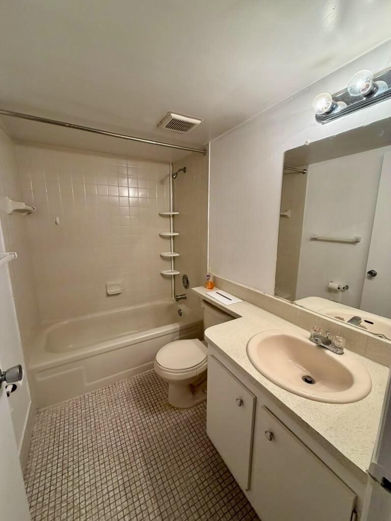 4 OF PALM SPRINGS 1 CONDO - Residential Lease