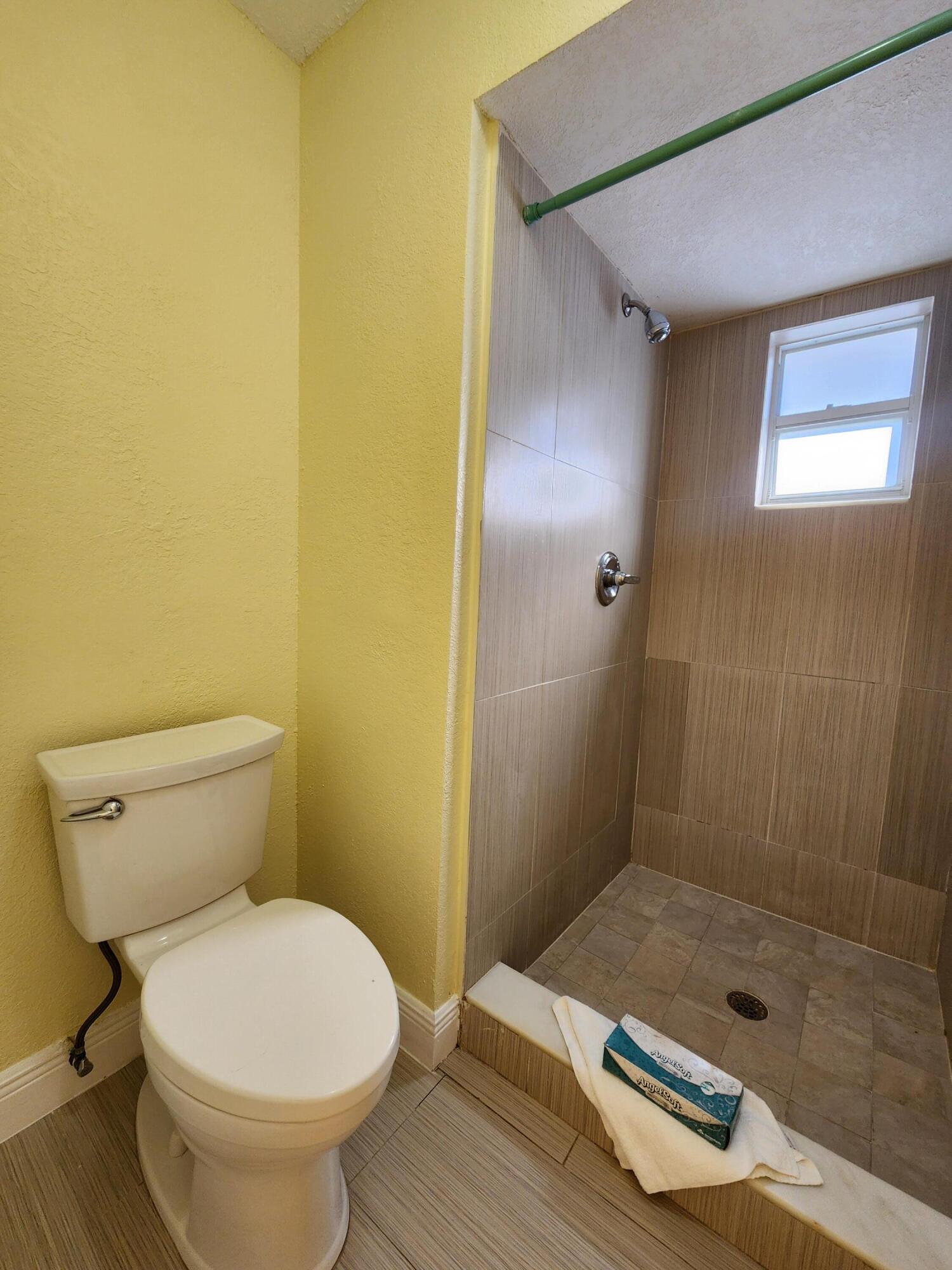ELLAS LITTLE ACRES - Residential Lease
