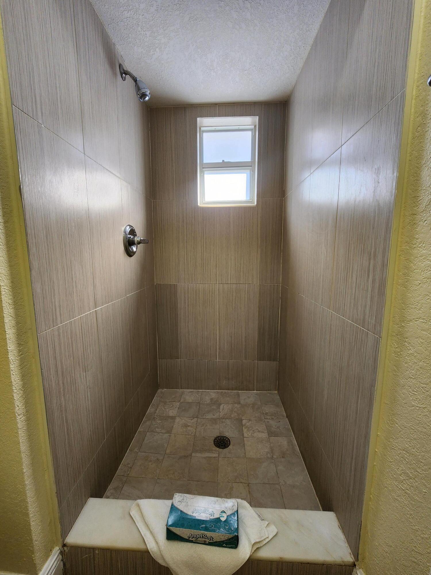 ELLAS LITTLE ACRES - Residential Lease