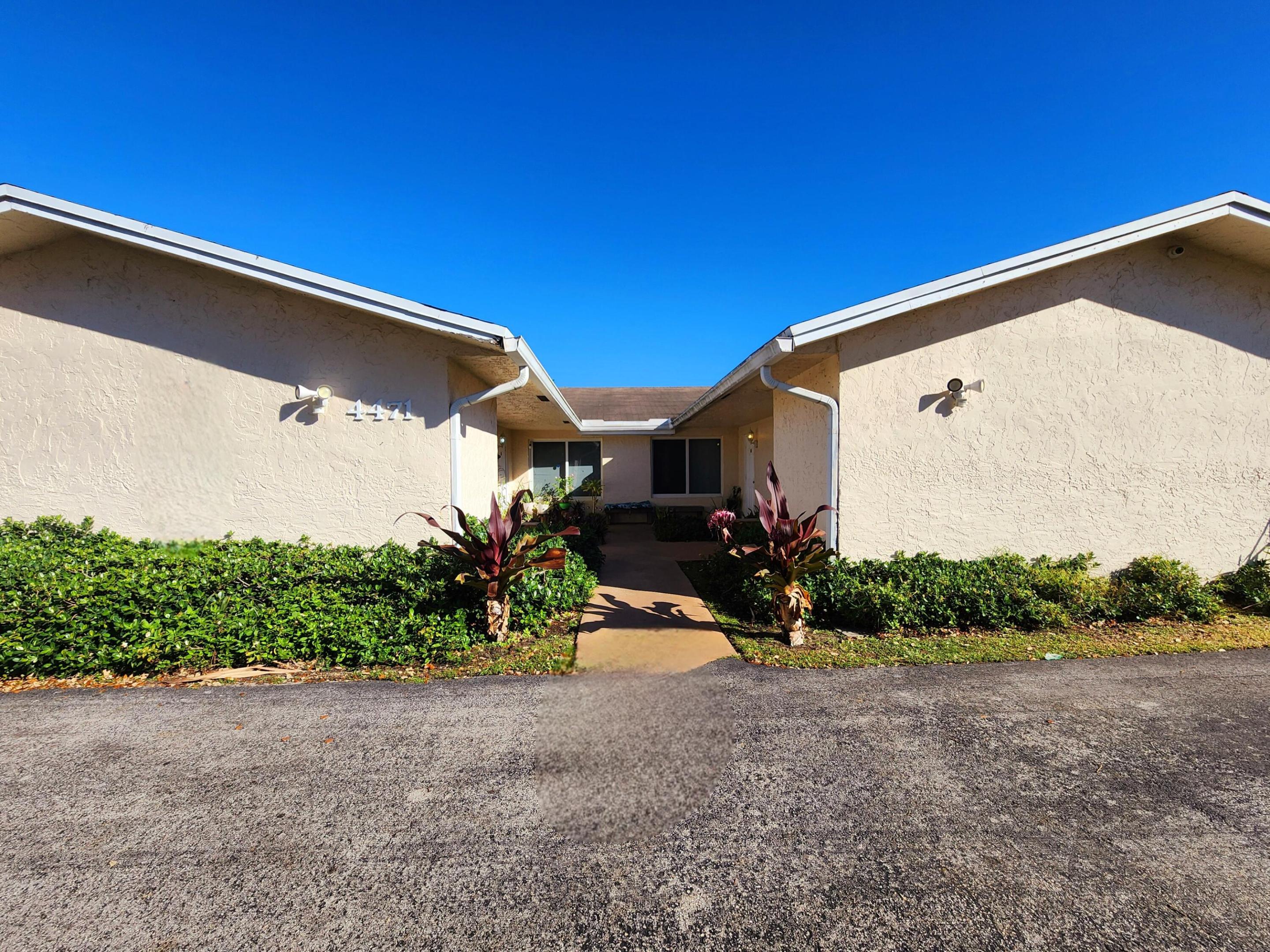 ELLAS LITTLE ACRES - Residential Lease