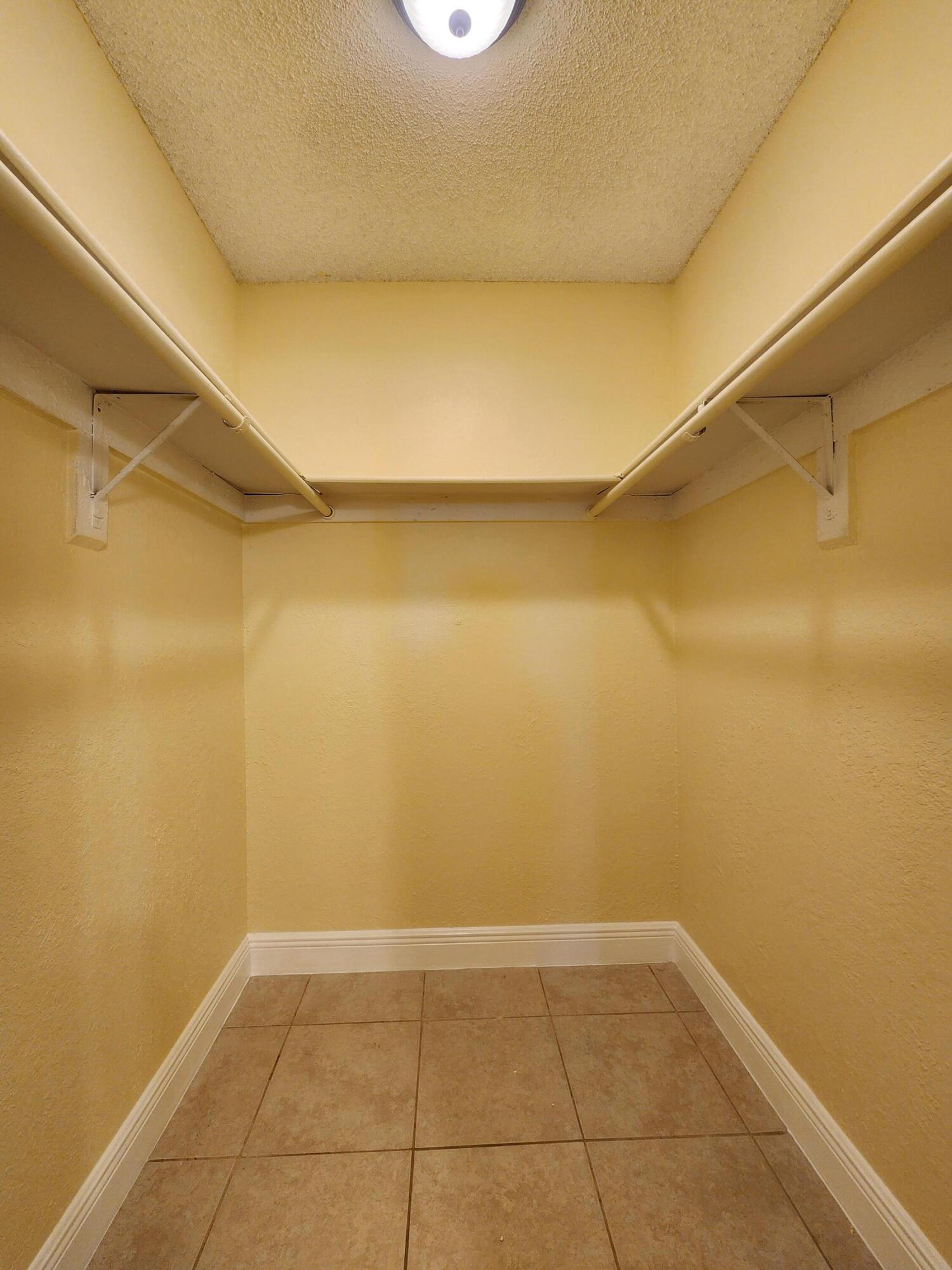 ELLAS LITTLE ACRES - Residential Lease