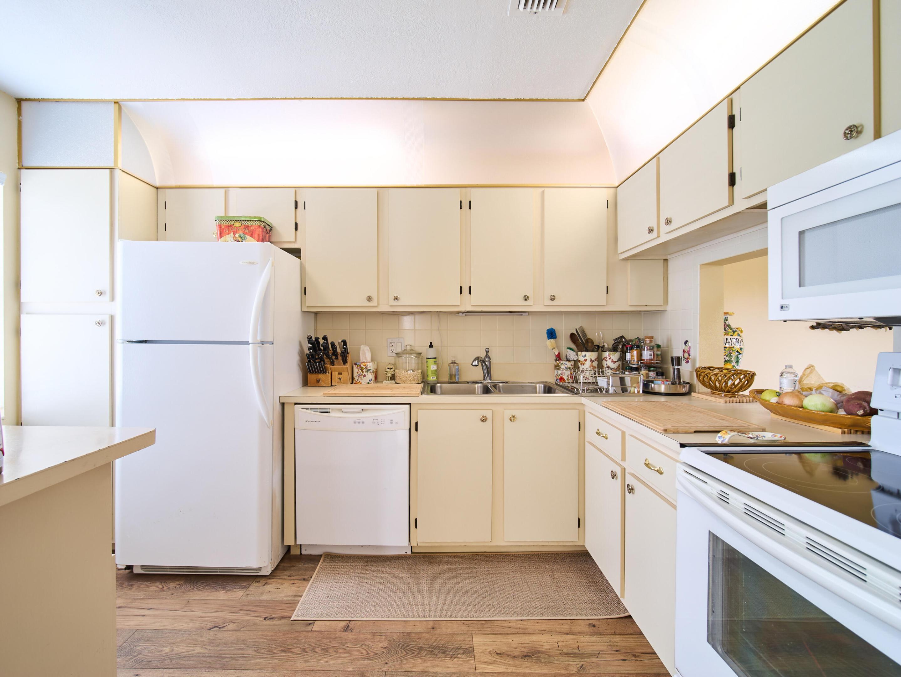 Golden Lakes Village Condo - Residential