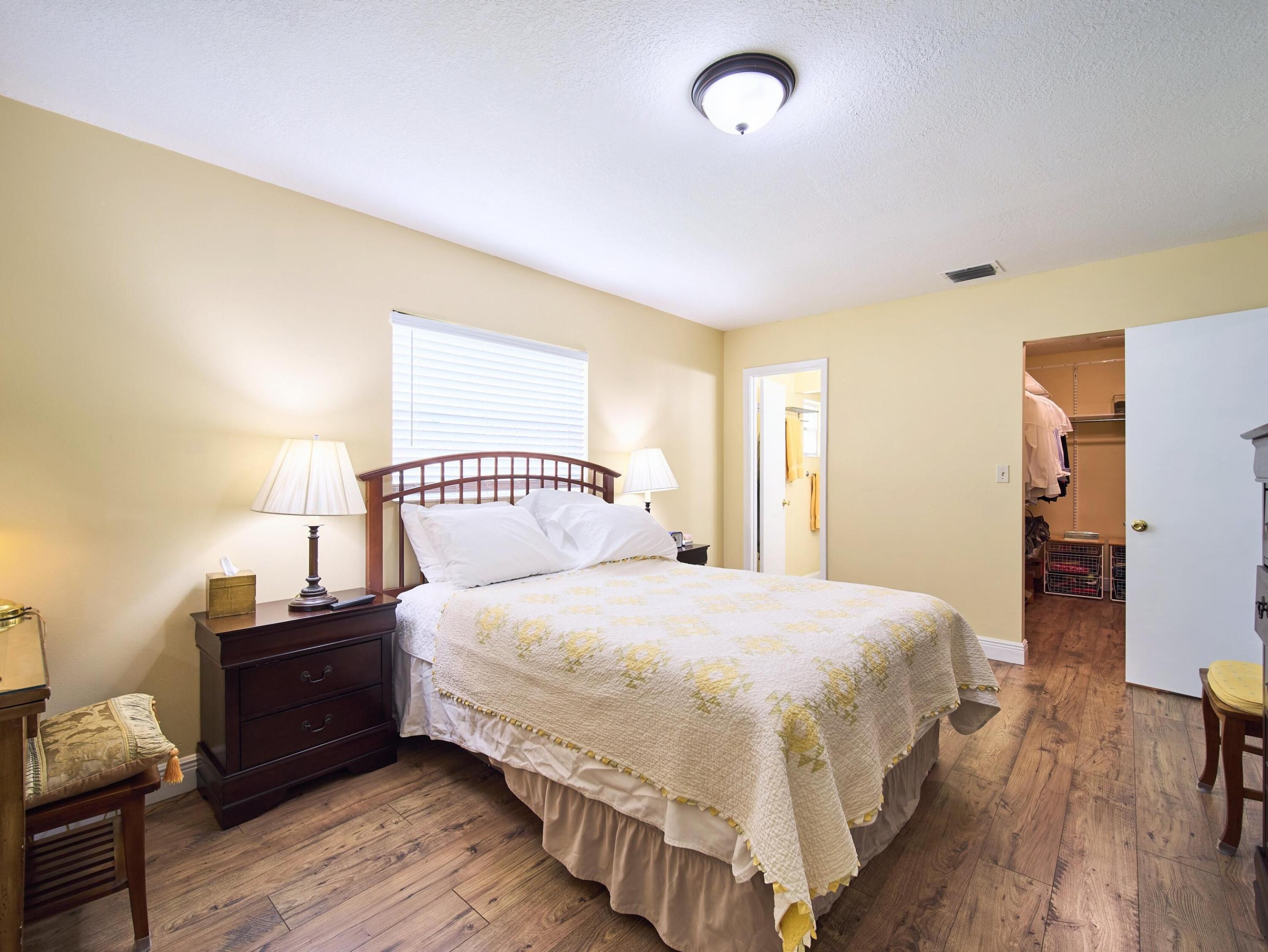 Golden Lakes Village Condo - Residential