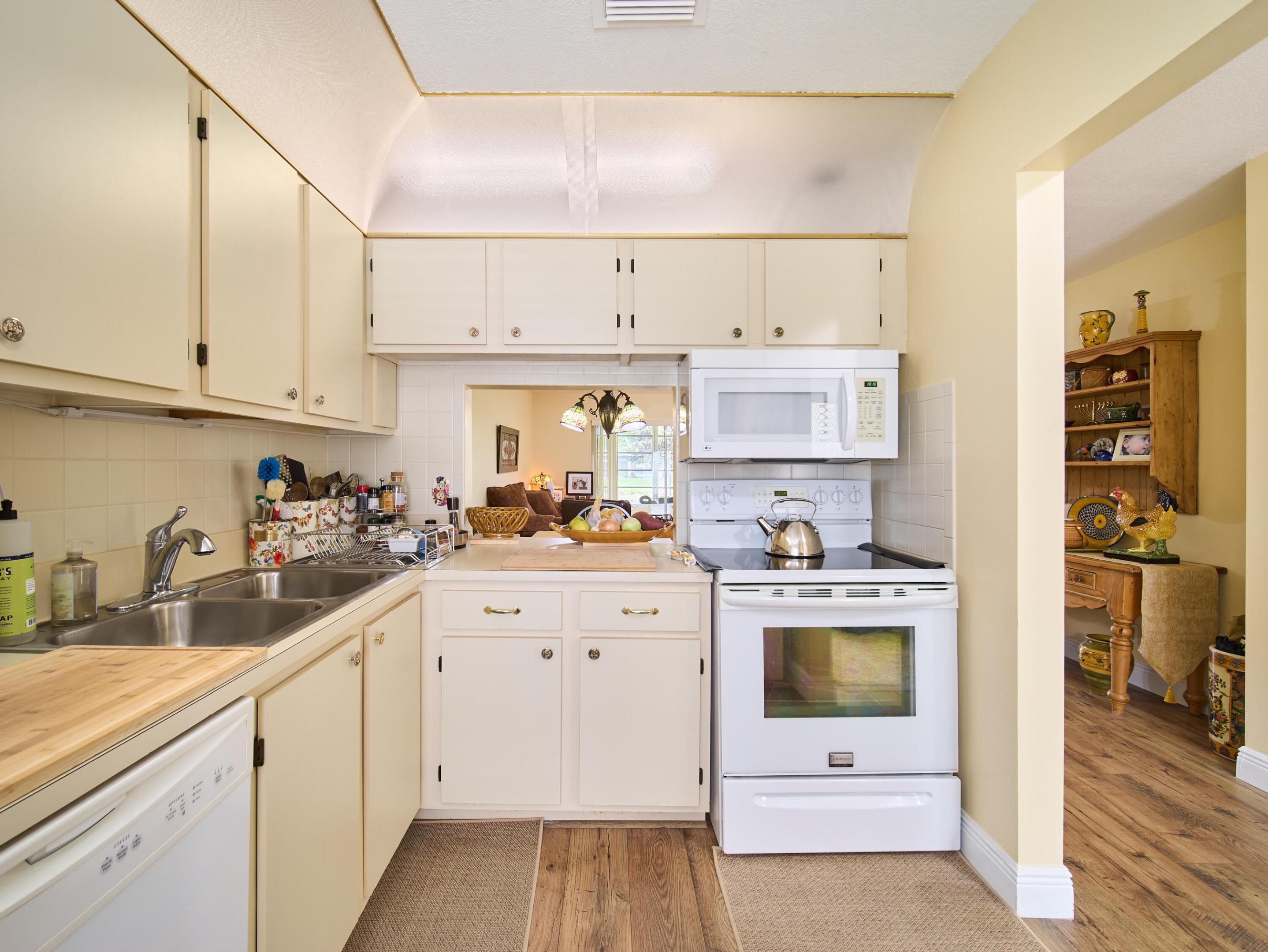 Golden Lakes Village Condo - Residential