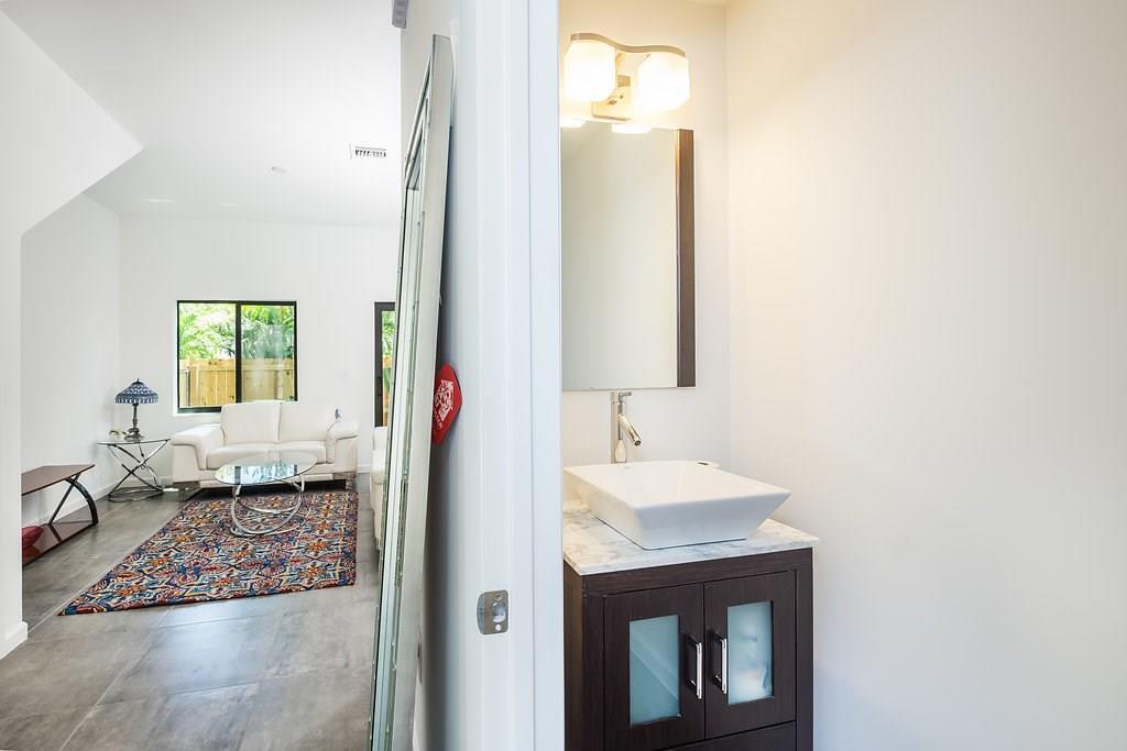 OAKLAND PARK SECOND ADD - Residential Lease