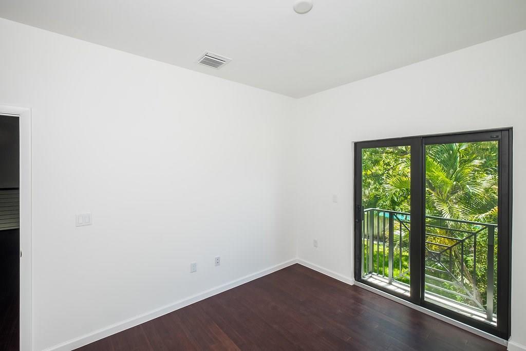 OAKLAND PARK SECOND ADD - Residential Lease