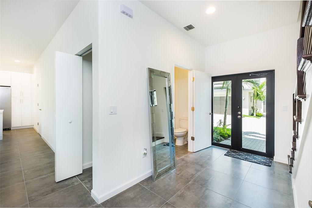 OAKLAND PARK SECOND ADD - Residential Lease