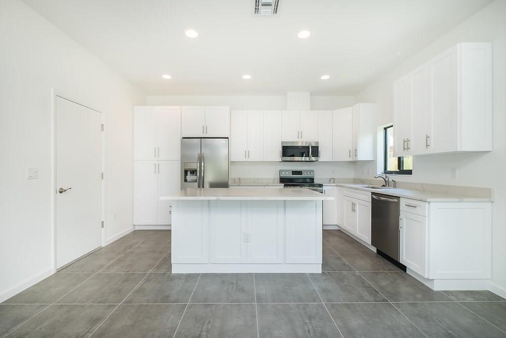 OAKLAND PARK SECOND ADD - Residential Lease