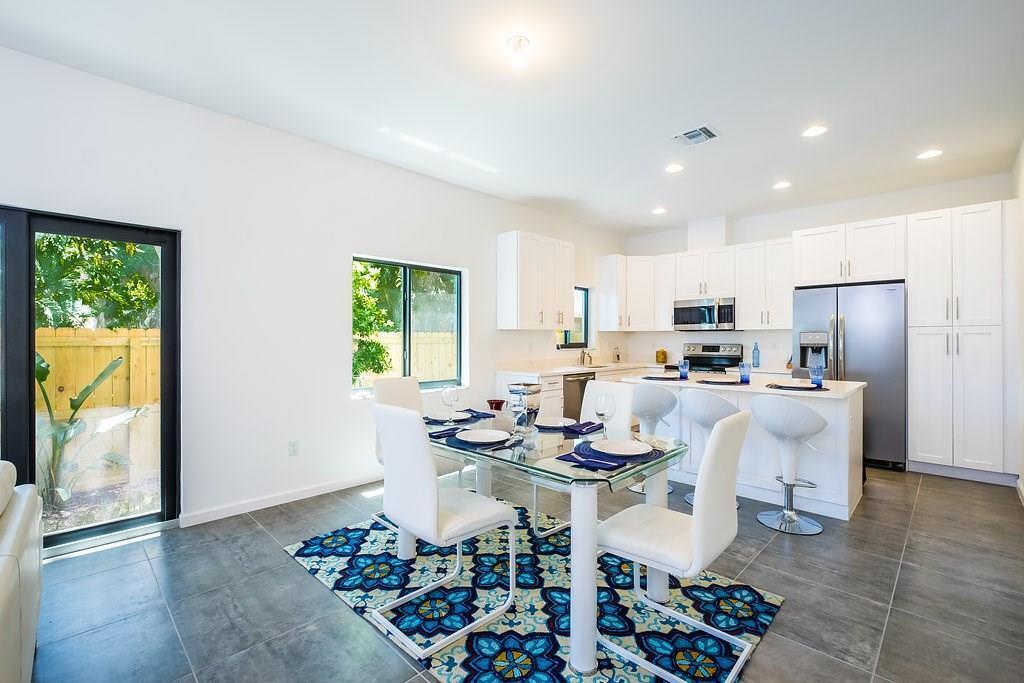 OAKLAND PARK SECOND ADD - Residential Lease