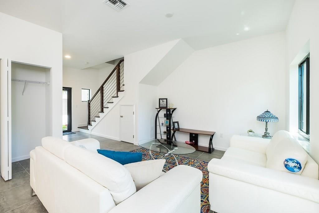 OAKLAND PARK SECOND ADD - Residential Lease
