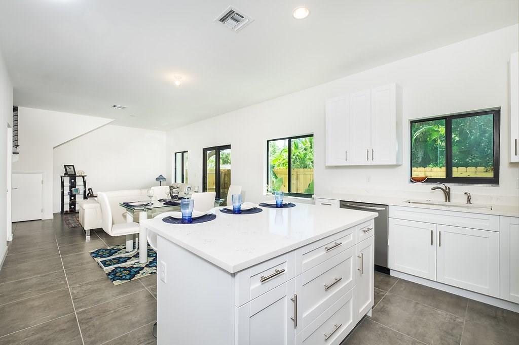 OAKLAND PARK SECOND ADD - Residential Lease