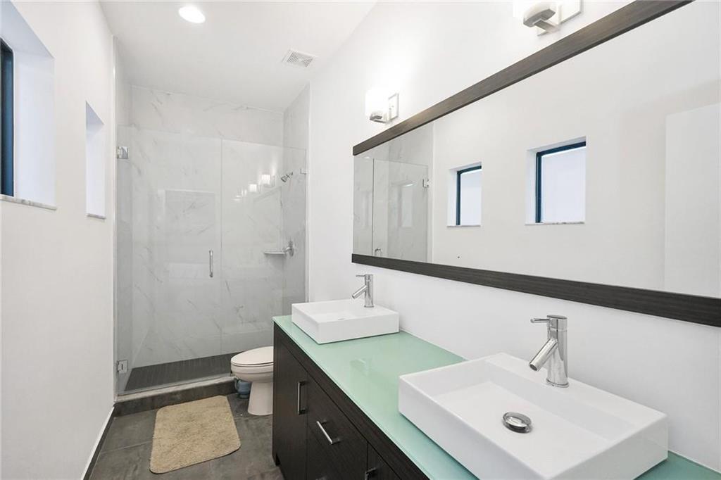 OAKLAND PARK SECOND ADD - Residential Lease