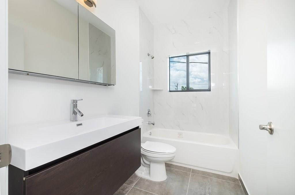 OAKLAND PARK SECOND ADD - Residential Lease