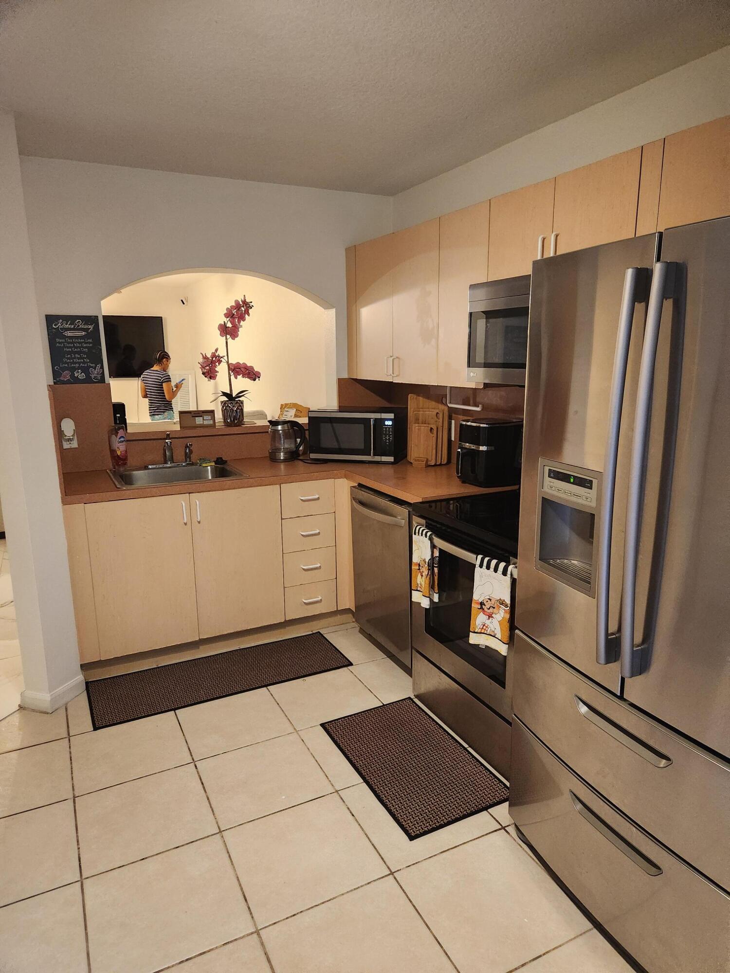 COVE AT BRIAR BAY CONDO - Residential Lease