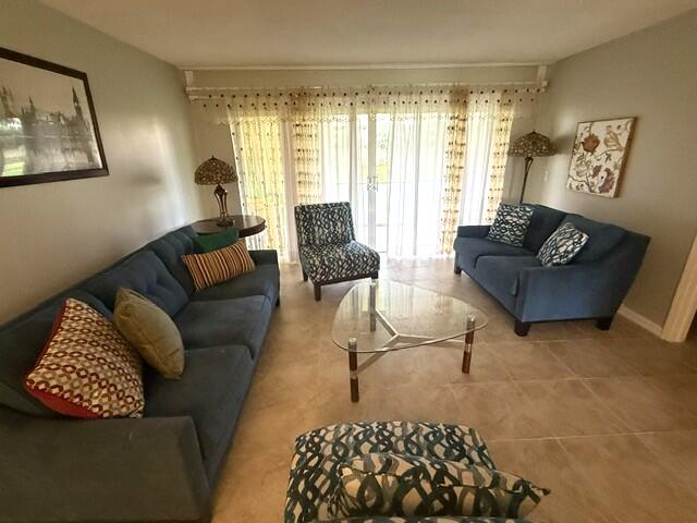 MERIDIAN CONDO 13 - Residential